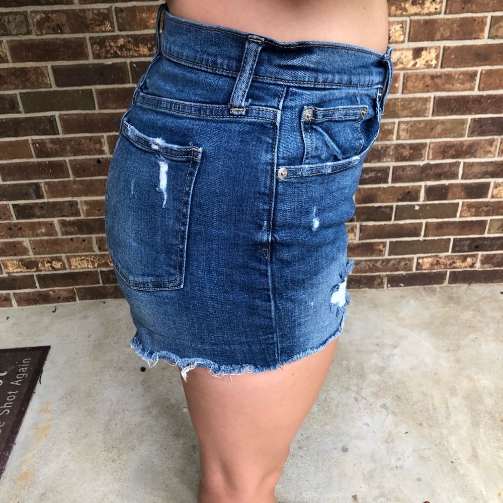 Shorts - Picture 3 of 7